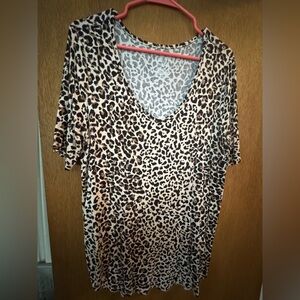 24/7 Leopard Print V-Neck Women's Top - Tan/Black